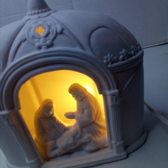 Vintage Porcelain Ceramic Nativity Scene Light Up White Christmas 8" - Picture 7 of 13